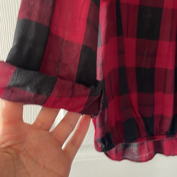Deep V crisscross plaid top. - Picture 3 of 5